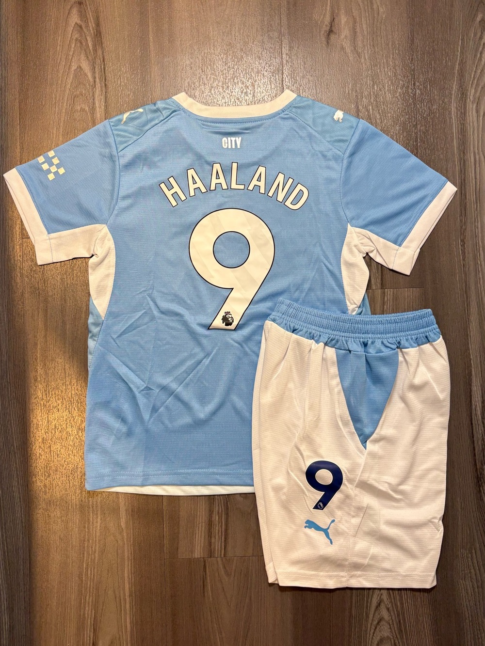 ERLING HAALAND #9 Manchester City 2026-27 Home Kids Kit - Picture 3 of 8